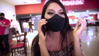 POINT OF VIEW - Cuando acompañas al CINE a tu amiga Y NO llega su NOVIO